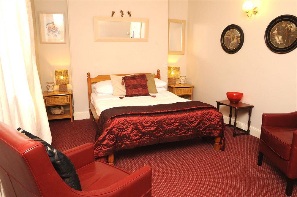The Globe Inn Chagford Bagian luar foto
