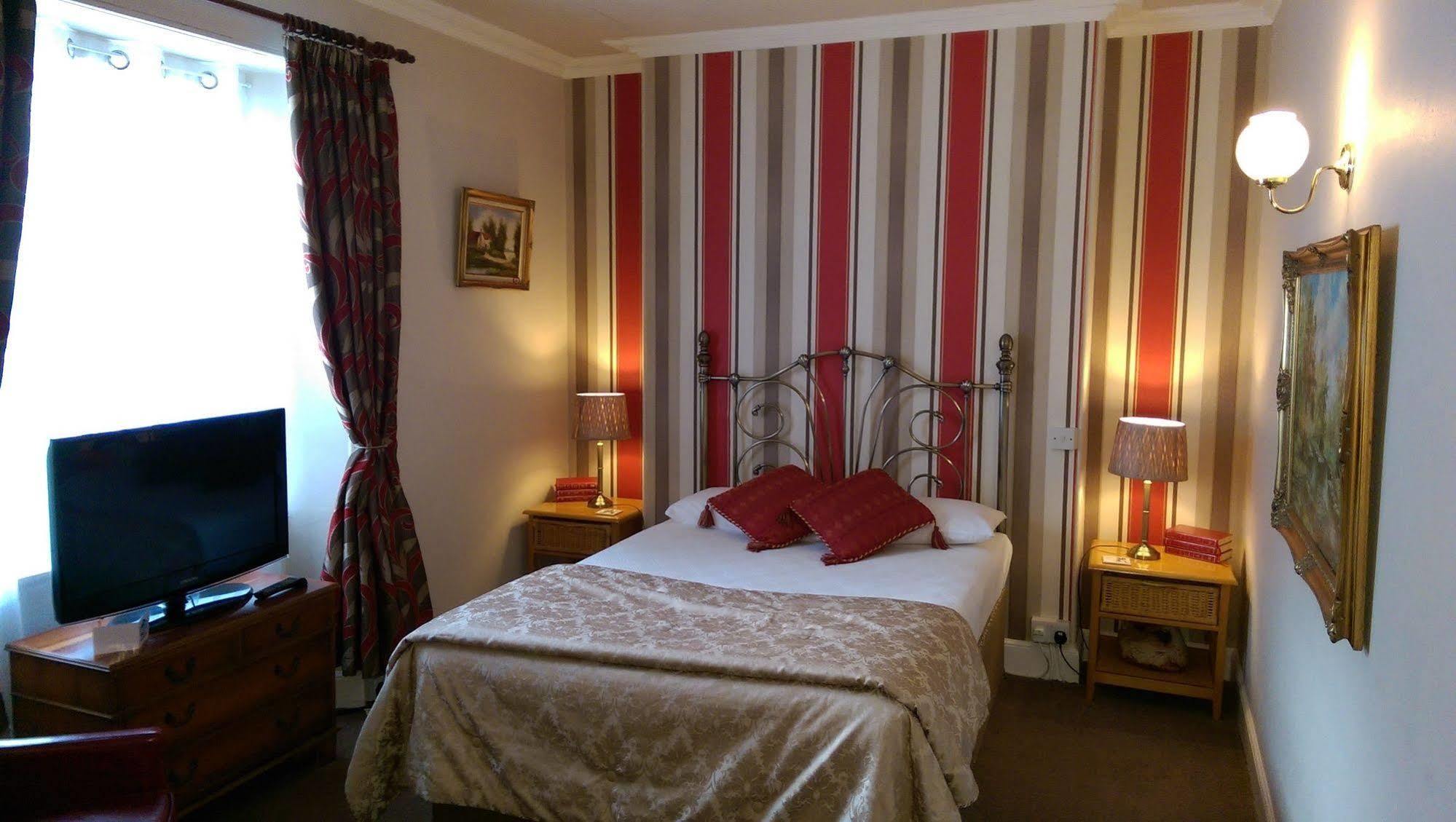 The Globe Inn Chagford Bagian luar foto